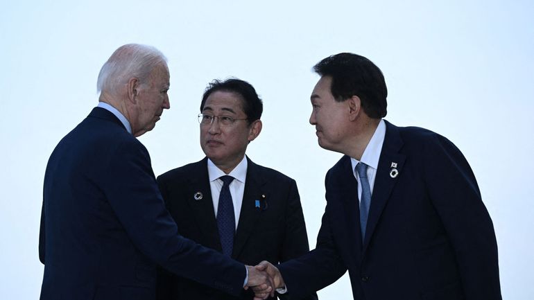 Biden invite les dirigeants japonais et sud-coréen pour une rencontre à Washington