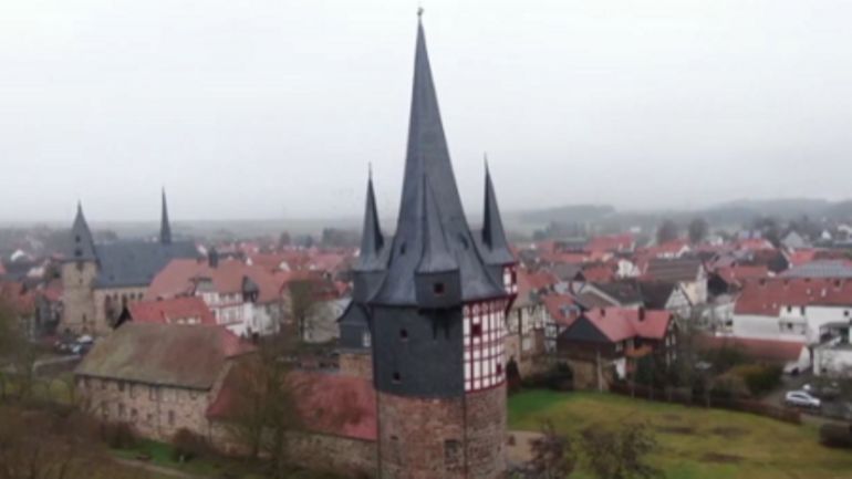En Allemagne, un petit village qui ne connait pas la crise, inspire pas mal de monde