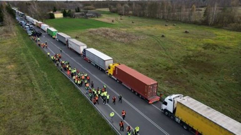 Guerre en Ukraine : accord entre Kiev et Varsovie pour faire passer en Pologne des camions vides venant d'Ukraine