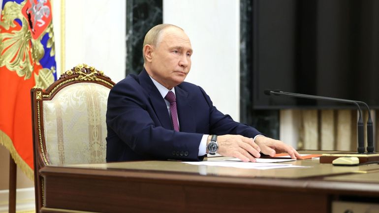 La Russie dit ne plus adhérer à un traité de désarmement nucléaire qu'avaient renié déjà les Américains