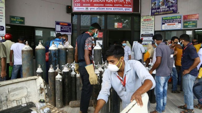 Coronavirus au Bangladesh : en difficulté, les habitants en quête désespérée d'oxygène
