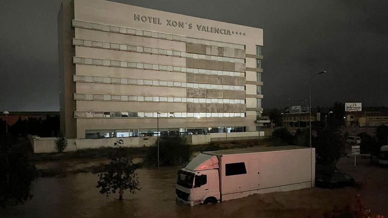 Espagne : de soudaines pluies diluviennes s'abattent sur l'Andalousie et la région de Valence, sept personnes disparues