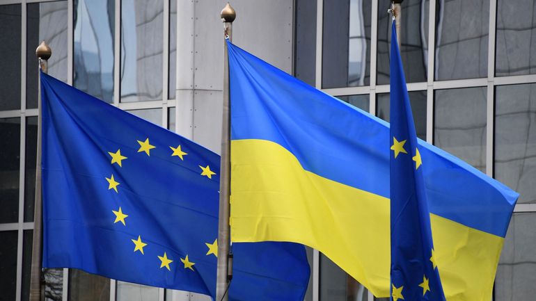 Guerre en Ukraine : les pays de l'UE s'accordent pour bannir les médias d'Etat russes et exclure des banques russes de Swift