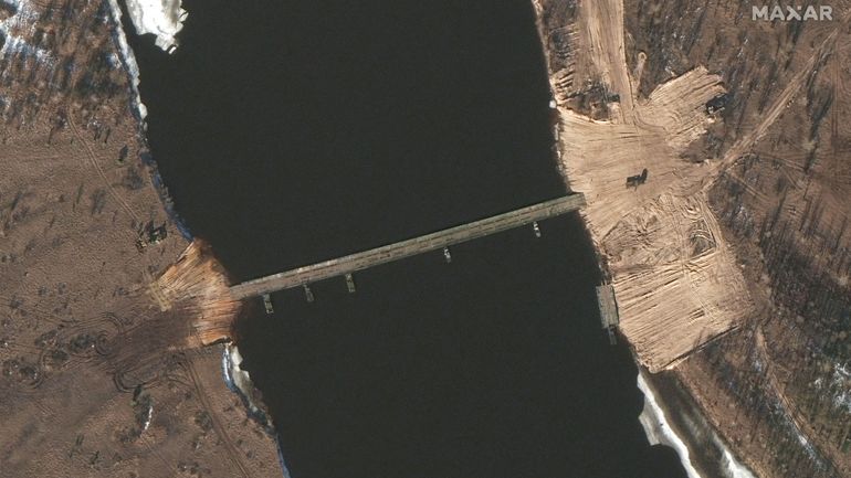 Un nouveau pont en Biélorussie à proximité de l'Ukraine : les troupes russes sont-elles vraiment sur le départ ?