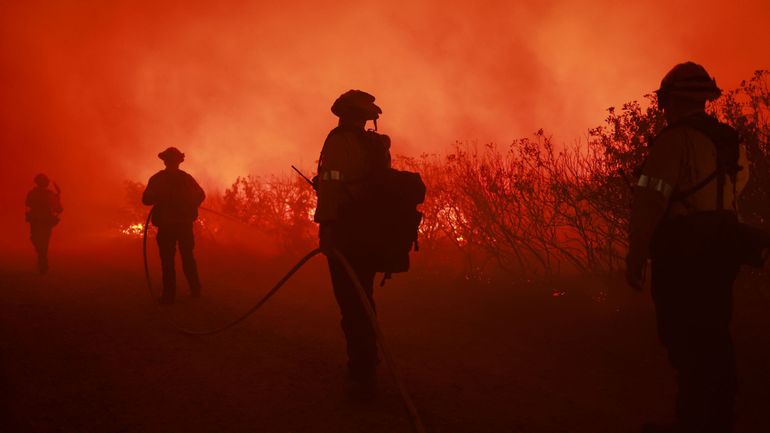 États-Unis : plus d'un millier de personnes déplacées en raison d'un feu de forêt en Californie