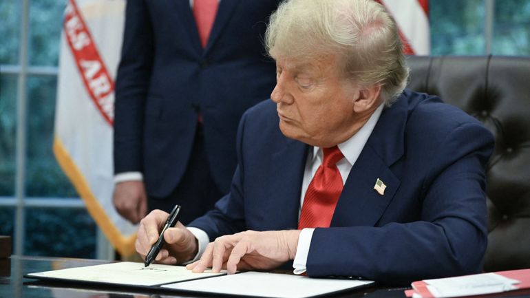 Etats-Unis : les sénateurs républicains débutent l'examen de la 
