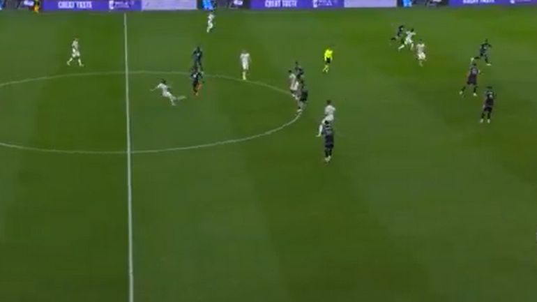 Anders Dreyer (ex-Anderlecht) plante un but d'extra-terrestre depuis le milieu de terrain en MLS