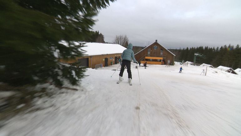 Ski alpin : grâce au froid, les pistes de ski sont toujours ouvertes !