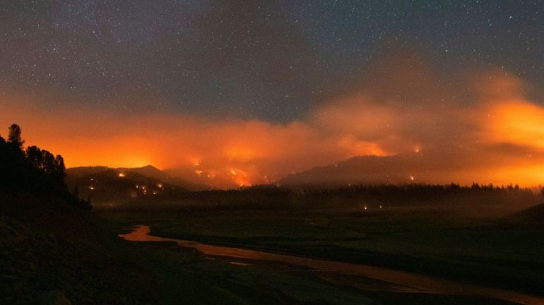 Dôme de chaleur: les incendies font rage dans l'Ouest du Canada et en Californie