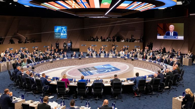 L'Otan s'engage sur une aide de 40 milliards d'euros à l'Ukraine 