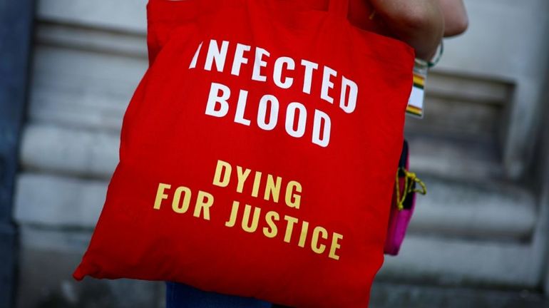 Sang contaminé au Royaume-Uni : des excuses officielles après des décennies de dissimulation