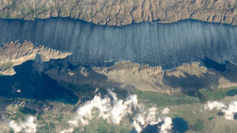 L'image satellite du jour : un vent puissant crée d'incroyables motifs sur la mer Adriatique