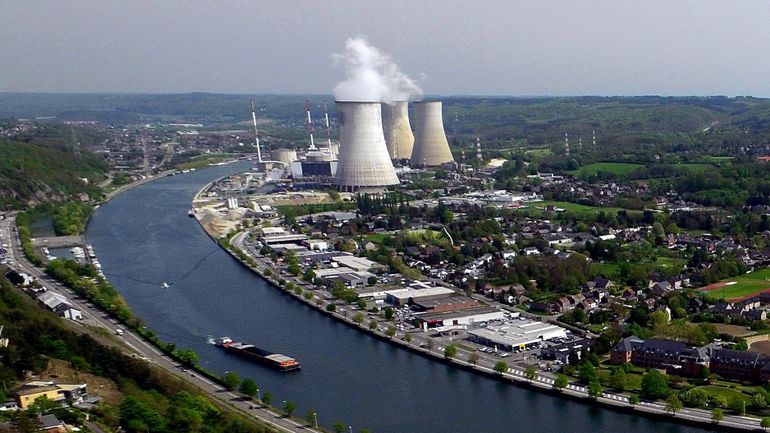 Huy : les syndicats policiers se rassemblent devant la centrale nucléaire de Tihange