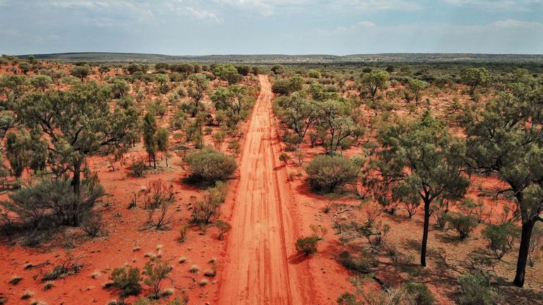 Deux jeunes retrouvés vivants après plusieurs jours dans l'outback australien: un 