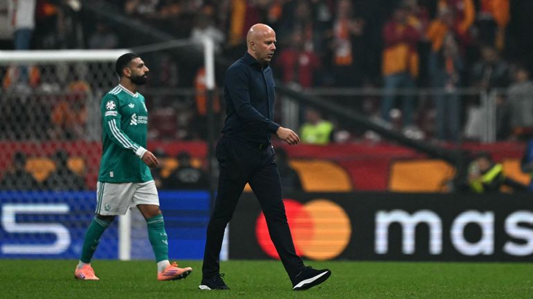 Deux défaites de rang, Mo Salah sur le banc et des transferts invisibles : le Liverpool d’Arne Slot grimace