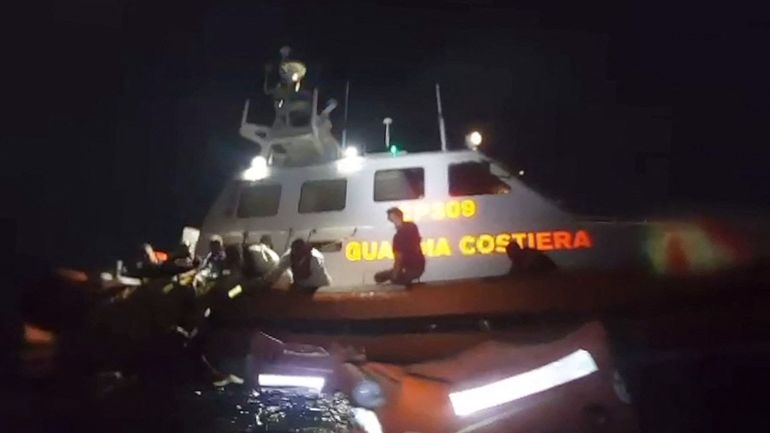 Arrivée de plus de 500 migrants sur l'île italienne de Lampedusa ce samedi