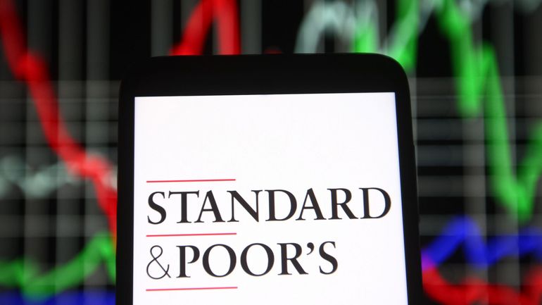 La France, sanctionnée par Standard & Poor's, voit sa note dégradée : quel est le rôle de ces agences de notation ?