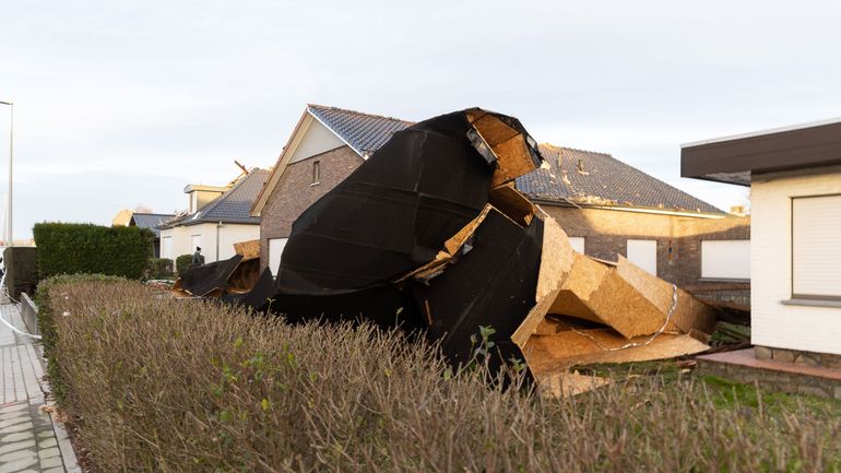 Intempéries : des toits soufflés par la tempête Franklin, le code jaune toujours en vigueur