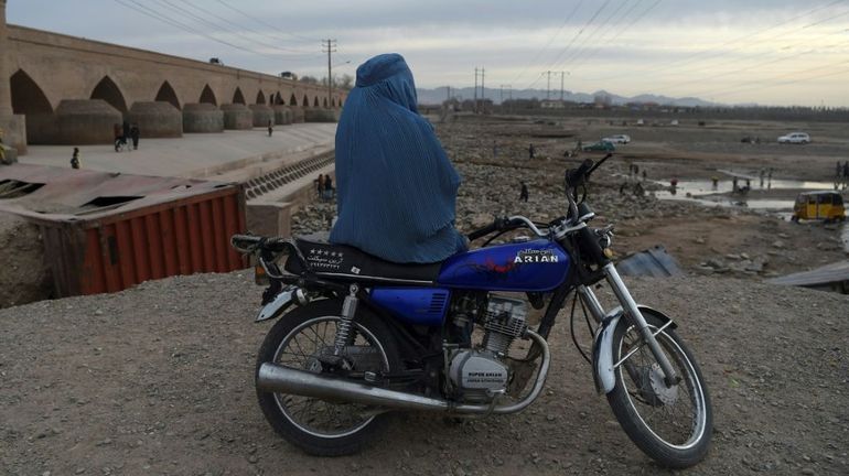 Afghanistan : à Hérat, les talibans interdisent aux hommes et femmes de manger ensemble au restaurant