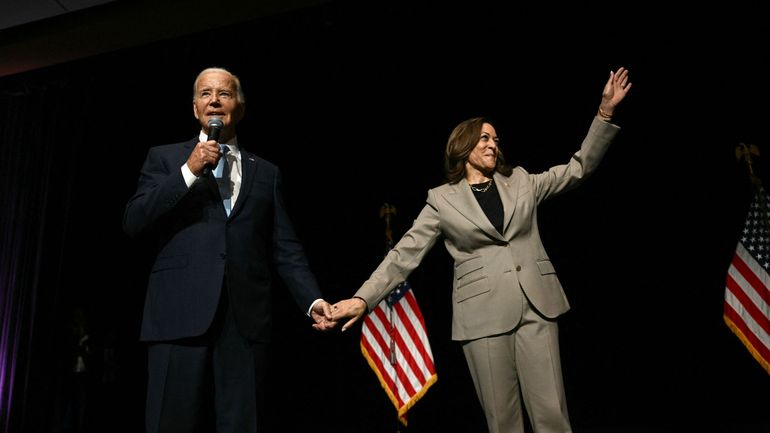 Joe Biden apparaît avec Kamala Harris pour la première fois depuis son retrait et célèbre une victoire économique