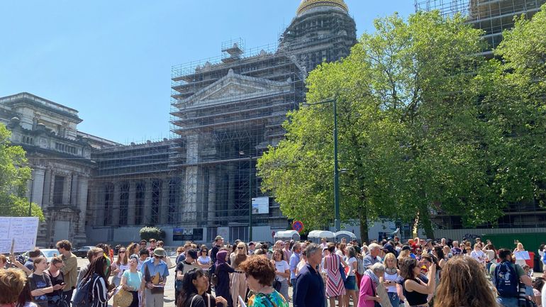 Affaire Sanda Dia : les manifestants sont réunis devant le palais de Justice de Bruxelles