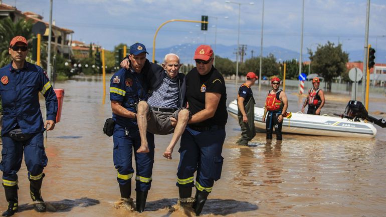 Inondations meurtrières en Grèce : les efforts des secours se poursuivent