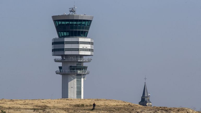 L'espace aérien de la Belgique est fermé en raison d'un problème chez Skeyes : aucun avion ne peut ni atterrir ni décoller