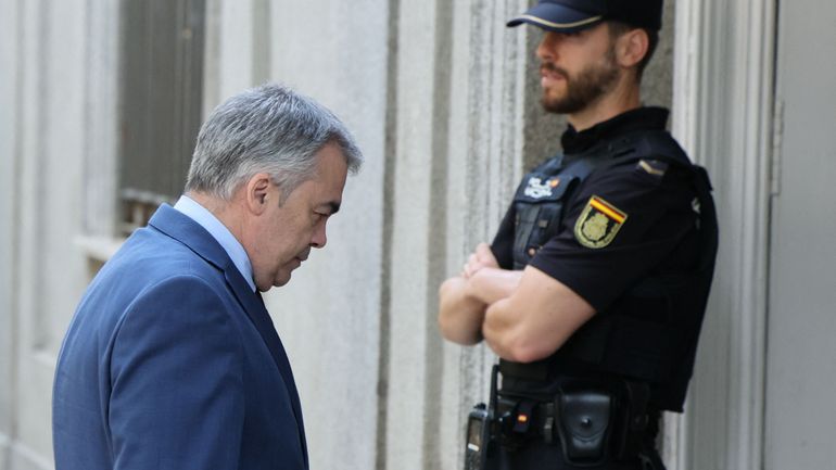 Corruption en Espagne : l'ex-n°3 du Parti socialiste, proche du Premier ministre, en détention provisoire