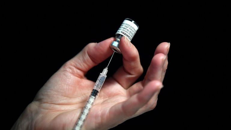 Coronavirus : la moitié des adultes vaccinés en Europe, le variant Delta menace la reprise