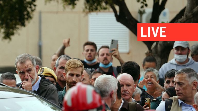 Direct  Inondations en Espagne : après avoir été pris à partie, le roi d'Espagne appelle à 