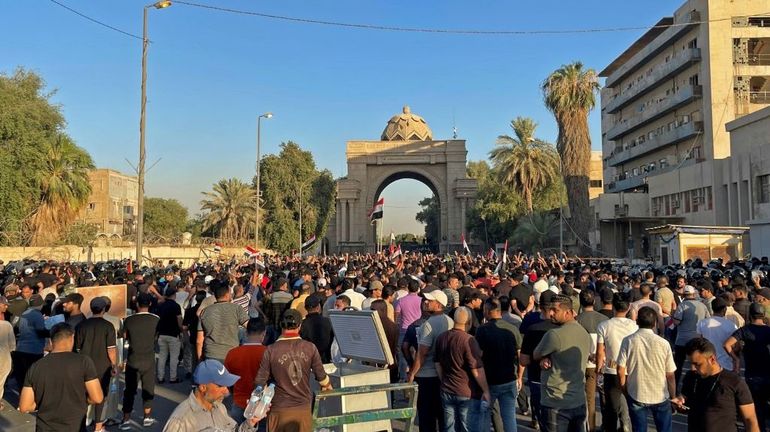 Crise politique en Irak : des manifestants pro-Sadr investissent le Parlement