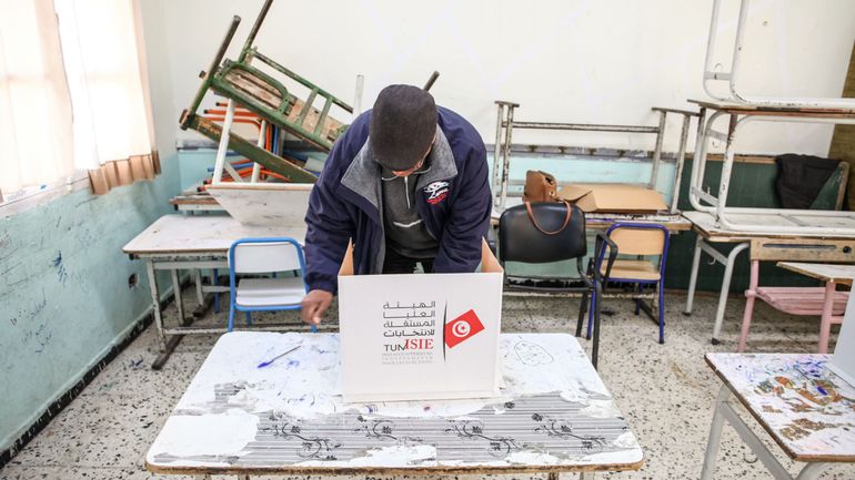 Législatives en Tunisie : les électeurs ont massivement boudé les urnes