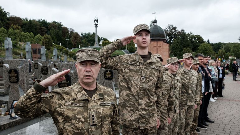 Guerre en Ukraine : les hommes de 18 à 22 ans à nouveau autorisés à se rendre à l'étranger