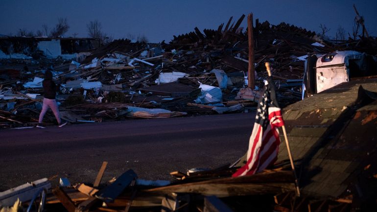 Tornades aux Etats-Unis : bilan de 83 morts, dont six dans l'effondrement d'un entrepôt