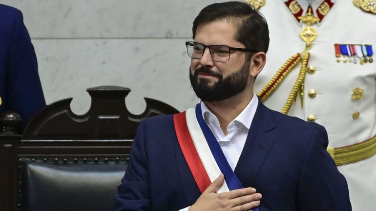 Gabriel Boric, 36 ans, officiellement nouveau président du Chili
