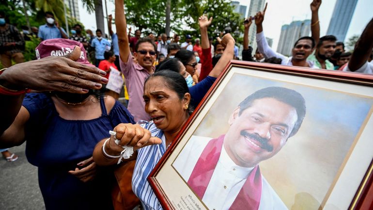 L'ex-Premier ministre du Sri Lanka évacué et placé en sécurité par l'armée