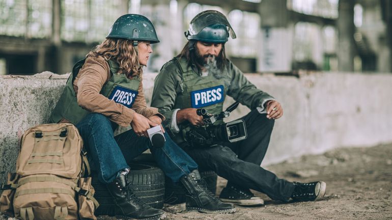 Invasion de l'Ukraine : l'Unesco va fournir à des journalistes des casques et des gilets pare-balles