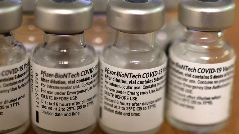 Coronavirus: les États-Unis autorisent pleinement le vaccin anti-covid de Pfizer