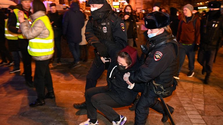 Près de 1800 arrestations opérées dans 58 villes russes lors de manifestations contre l'invasion de l'Ukraine