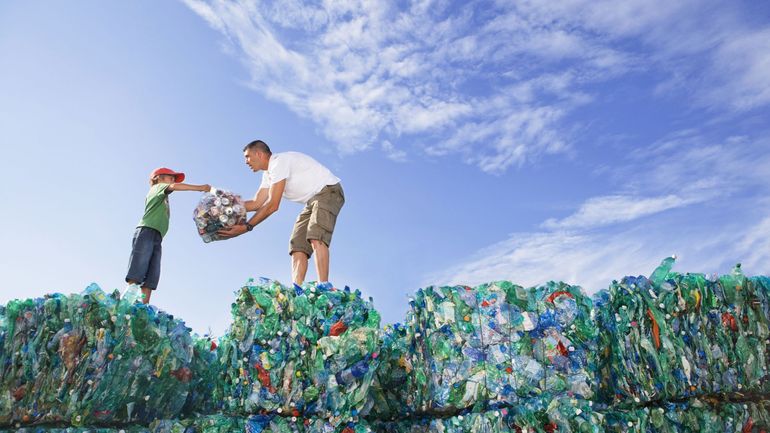 Environnement : l'ONU adopte le principe d'un traité contre la pollution plastique