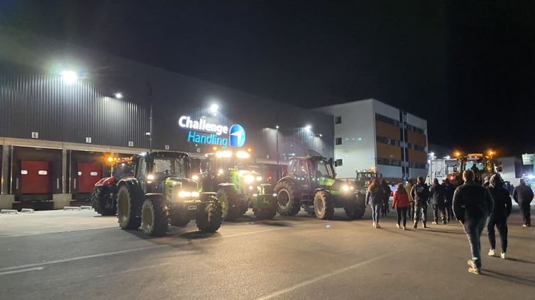 Les agriculteurs à l’aéroport de Liège