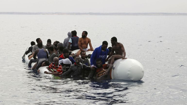 Trois morts et des dizaines de migrants portés disparus au large d'une île grecque