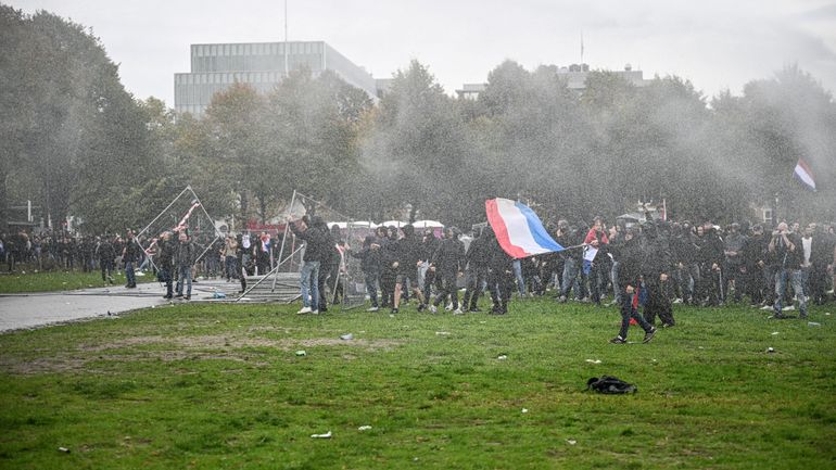 Pays-Bas : une manifestation anti-immigration dégénère en affrontements avec la police