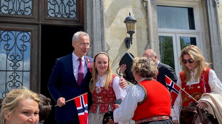 Waterloo : le patron de l'OTAN Jens Stoltenberg célèbre la fête nationale norvégienne avec ses compatriotes
