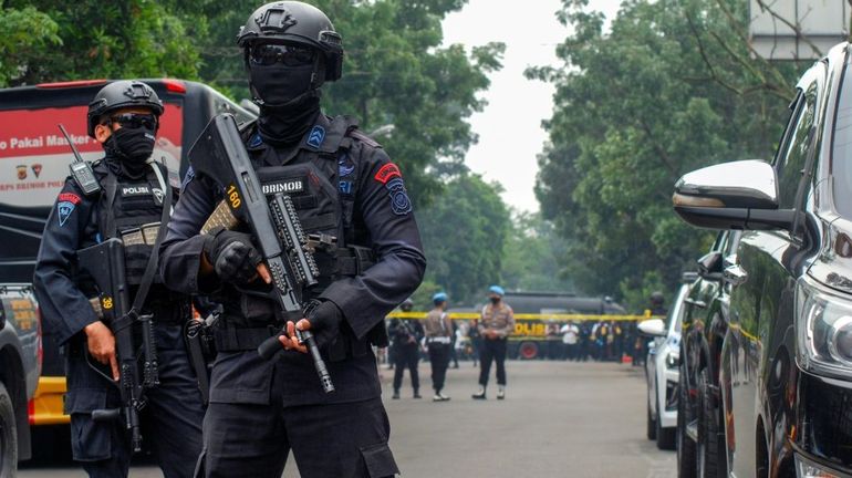 Indonésie : attentat suicide dans un commissariat, un policier tué et une dizaine de blessés