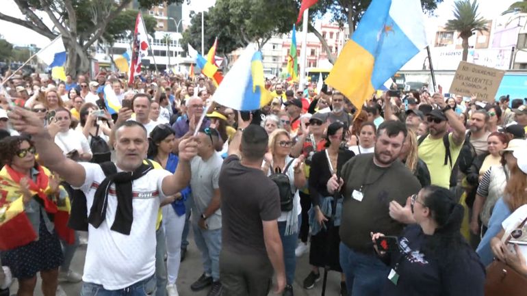 Espagne : des milliers de personnes manifestent contre l'immigration clandestine aux Canaries