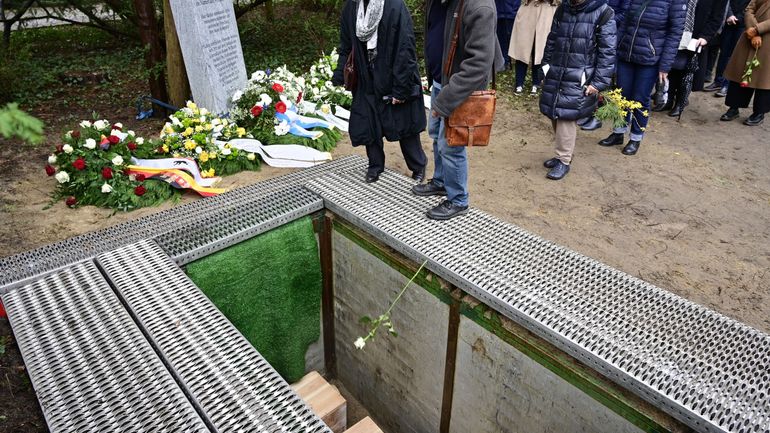 Allemagne : des fragments d'os inhumés à Berlin ravivent la mémoire du nazisme