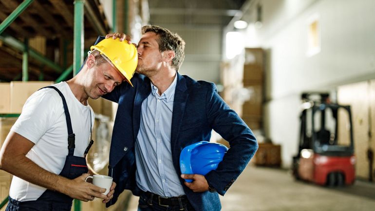 Plus de bises au travail pour le personnel de la ville de Louvain