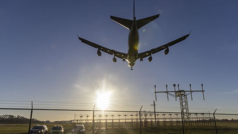 Opération de police contre des trafiquants de cocaïne actifs à l'aéroport de Liège : 150 policiers mobilisés