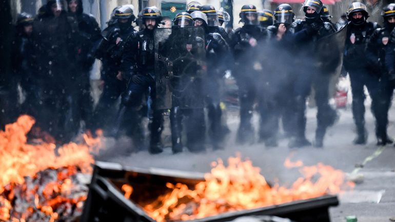 Réformes des retraites en France : 540 interpellations et 406 policiers blessés lors des manifestations du 1er mai